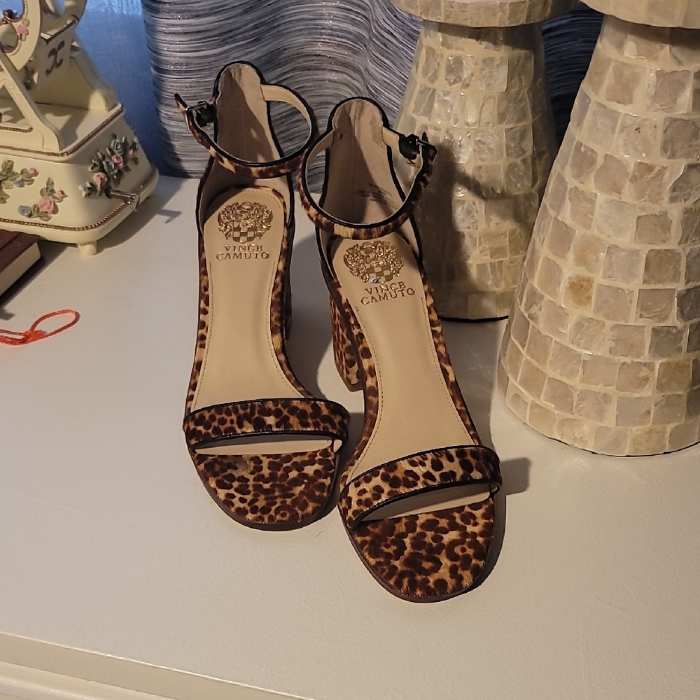 Vince Camuto Brown Leopard Heels New Without Tag.